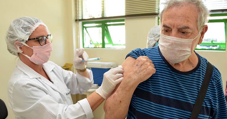Vacinacao grip idoso Tacaki arquivo 1